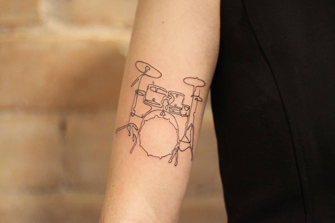 tatuagem de musica na mao