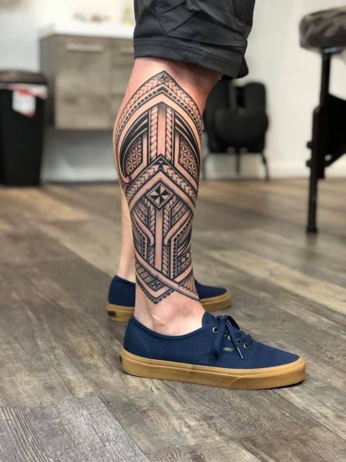 Tatuagens tribais masculinas panturrilha