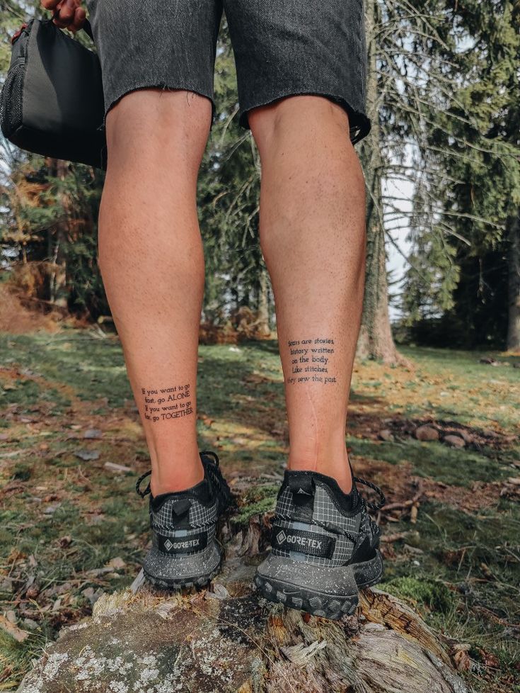 Tatuagem masculina frases panturrilha