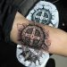 Medalha de São Bento tatuagem: 15 ideias masculinas